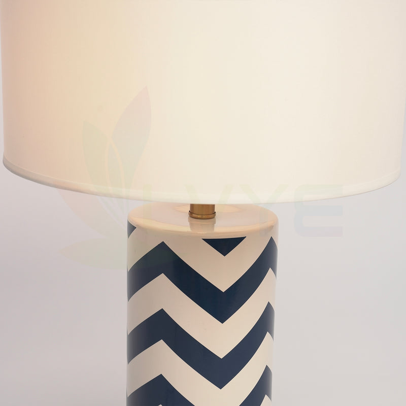 7010 Table Lamp