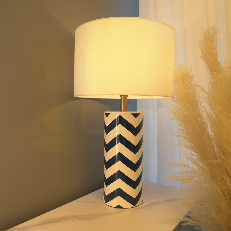 7010 Table Lamp