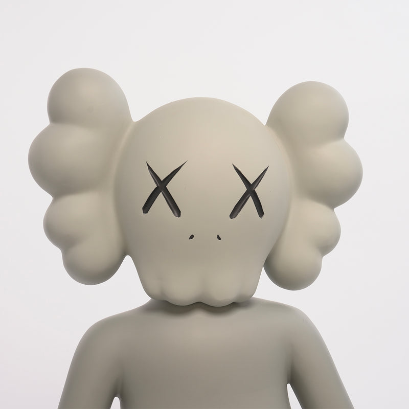 Mand KAWS Figurine